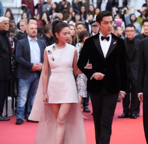 胡歌|多迷人啊,胡歌在红毯上的第一次注册导致了“桃色绯闻”