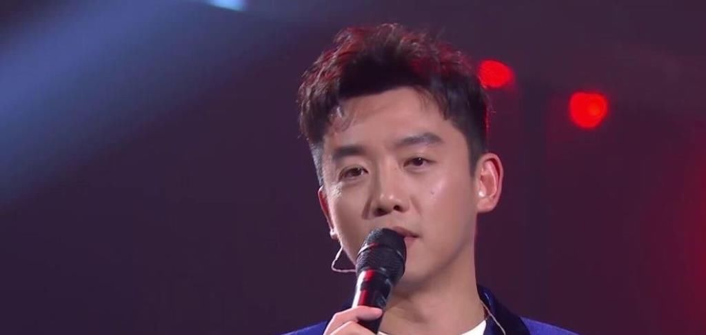  歌王|《跨界歌王》：郑恺得到丁老师认可，李小萌激动流泪，钟楚曦登顶