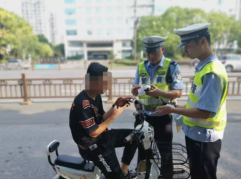 刚刚|刚刚，扬州开出首批“不戴头盔”罚单