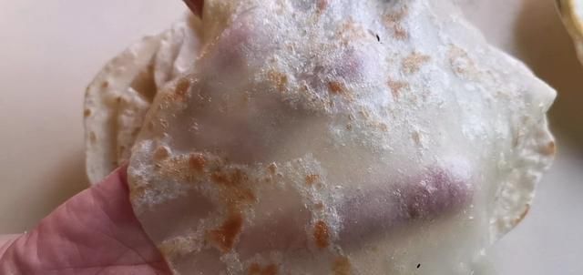  婆婆|婆婆每次来都让我做的卷饼，一次烙两张，薄如纸，又软又劲道。