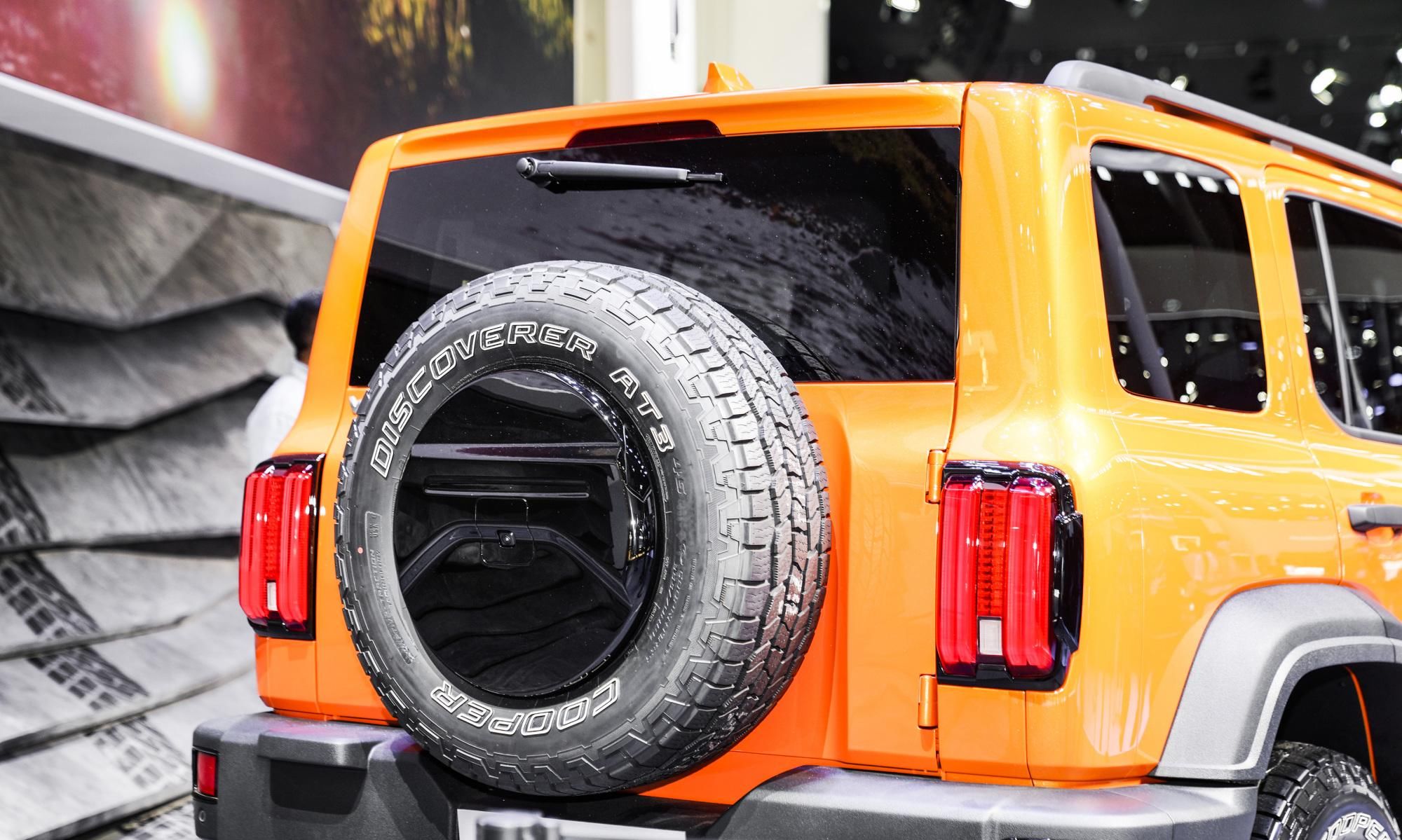 硬派越野车|中国人终于有自己的豪华越野车了！WEY 坦克300发布！