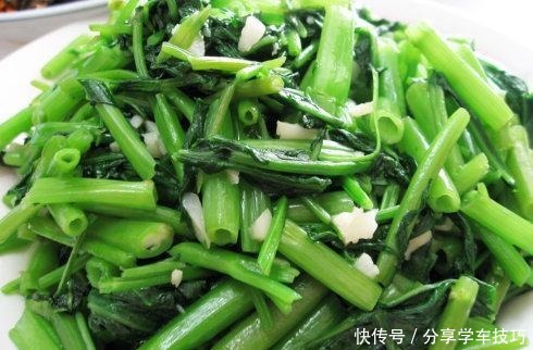 蒜蓉空心菜|空心菜一炒就发黑注意这两步,怎么炒都翠绿不发黑
