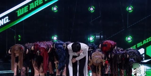  粉丝|SNH48告别《炙热》舞台，吴宣仪噘嘴看似有点失落，粉丝也有话说