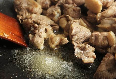 子姜焖鸭|15块钱一斤,搭配子姜焖煮鲜香更滋补,秋天我家隔三差五吃一次