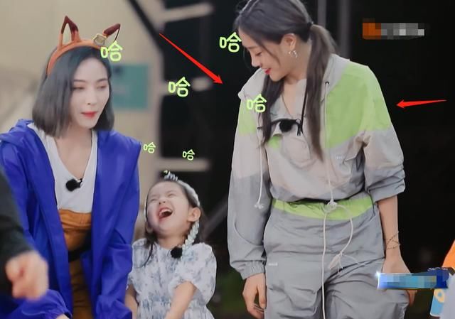  真的|张新成节目意外摔倒，注意到谢可寅下意识的举动，真的太暖心了