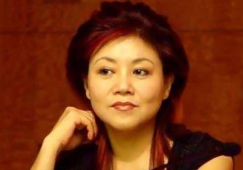 韦唯|出身军人家庭,打败毛阿敏韦唯,三登春晚成名,却遭遇丧夫之痛