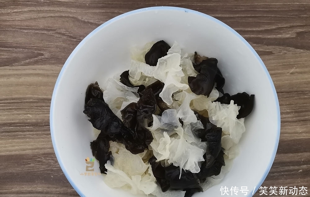 好吃|凉拌银耳,用不用焯水?大厨教你正确做法,脆嫩爽口,好吃又营养