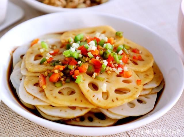 口感|买莲藕,选七孔还是九孔?藕农:2种区别大,选对了,口感才好吃