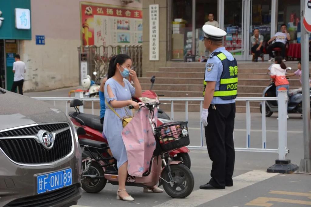  山丹|带了！戴了？自欺欺人！山丹公安交警持续开展电动车专项整治行动