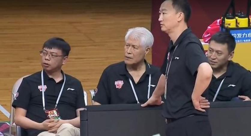  浙江队总经理|浙江又被黑了，裁判报告显示误判，广东获利，易建联造犯规是错判