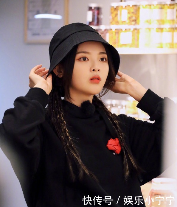 极限|杨超越上《极限挑战》全程被打码,得知真相才懂导演的苦衷