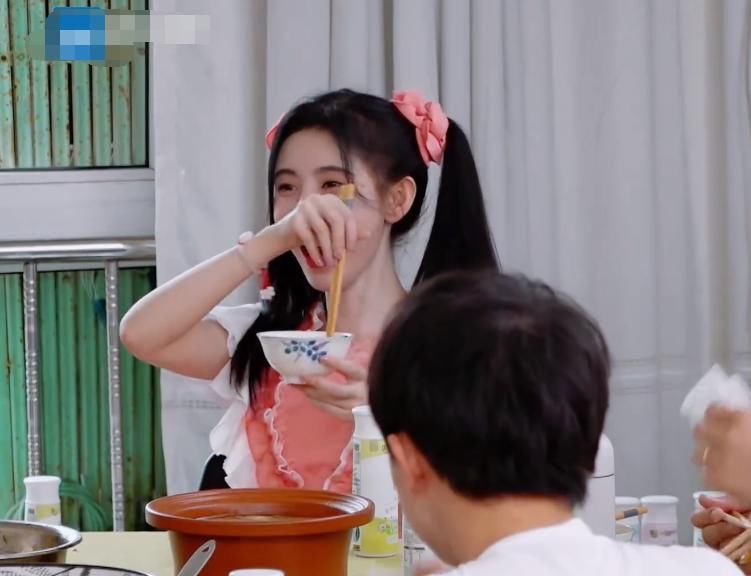  好吃|杨迪妈做的饭菜，鞠婧祎说好吃，离开时谁注意剩了多少？饭量真实