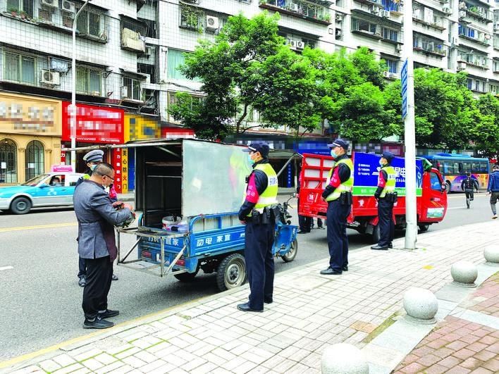 沙龙|重拳出击 我区集中整治沙龙路三轮车违法乱象 无牌、无证、无保险、无“入城证”一律暂扣