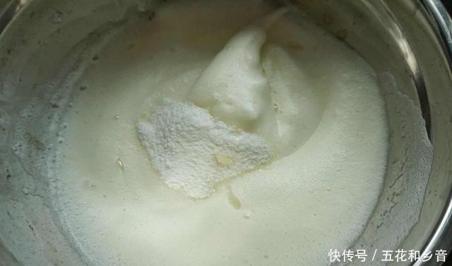  芒果|女儿生日说要吃慕斯蛋糕，我给她做了可爱的卡通蛋糕，她开心极了