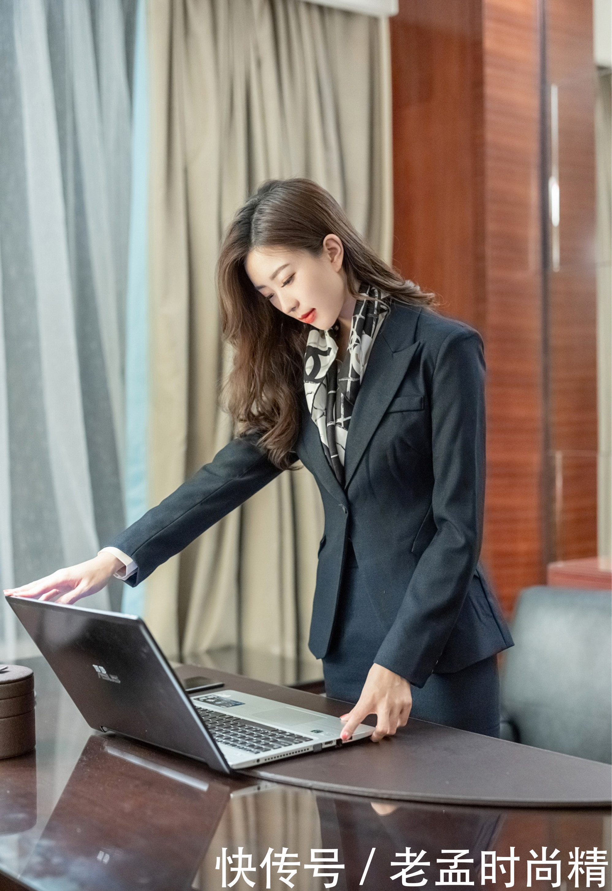  顾名思义|职业装，顾名思义就是在工作时穿着搭配的衣服