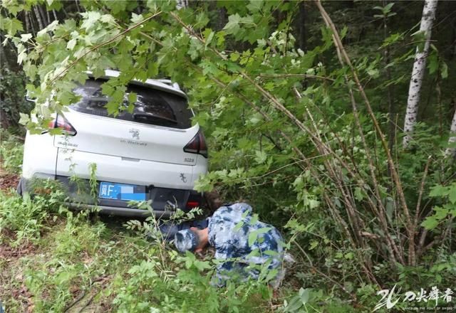  现场|“看到营区飘扬的国旗时，我知道我们有救了！”