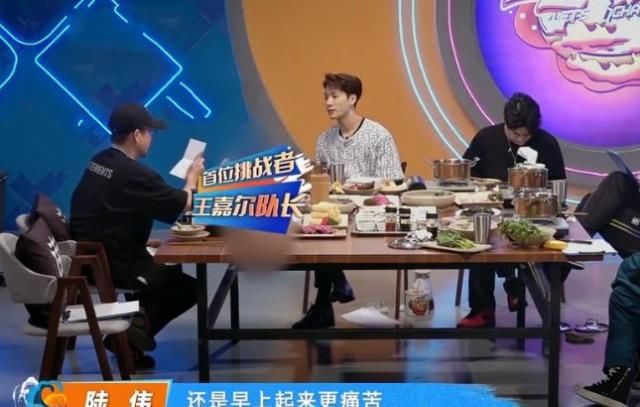  肖战|王一博录制《街舞》，全网注意力都在他的脚上，这是穿肖战的吧？