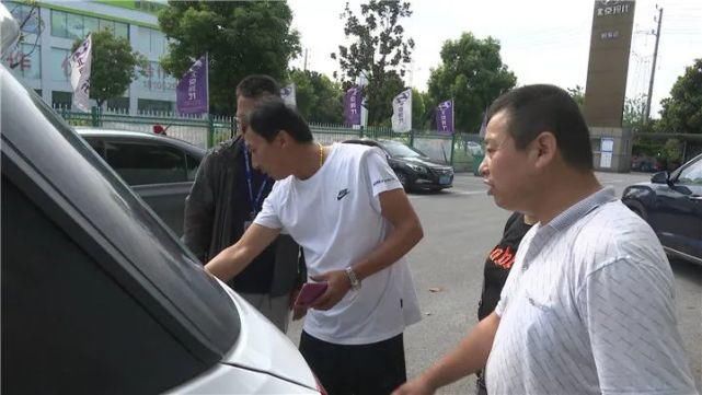  夫妻|宝应这对夫妻，新买的车居然......