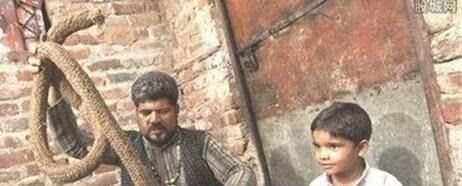  无人|印度“通天绳”魔术, 人顺着绳子攀爬消失在云雾中, 至今无人看穿