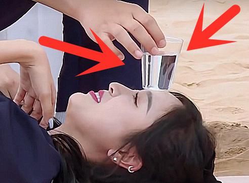  吴宣仪|欧阳娜娜和吴宣仪做游戏，杯中水的高度却不一样，区别对待明显