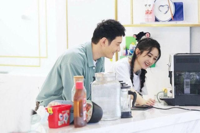  东风|借赵丽颖东风，这个备受争议的芒果小花要再次崛起？