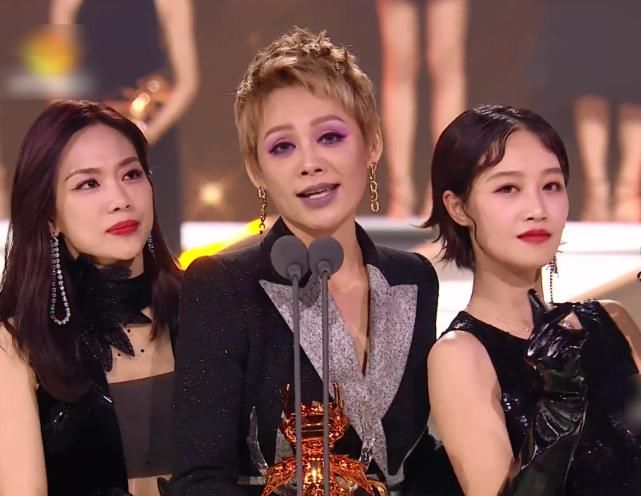  孟佳|《浪姐》成团之夜，孟佳逆风翻盘终成团，王霏霏蓝盈莹让人意难平