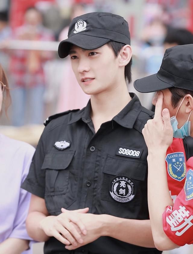  唯一|《元气满满的哥哥》阵容官宣，胡军杨洋担任队长，吴昕成唯一女MC