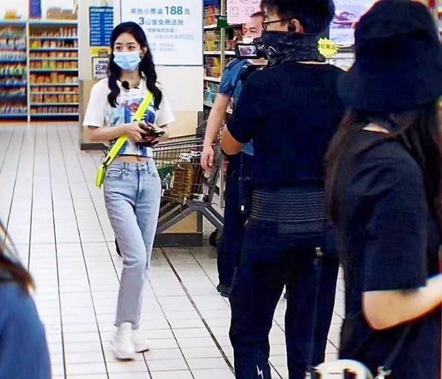  庇护|赵丽颖录《中餐厅》被拍，失去8级美颜庇护后，这状态确定32岁？