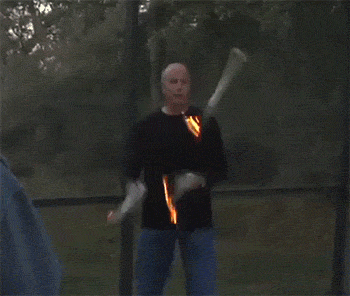 照片|15张隔着屏都感觉疼的照片，斗牛那个人，你以为隔着栅栏就安全么