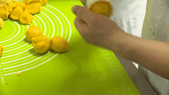 六色|食堂自制“六色”月饼，来看看“别人的学校”……