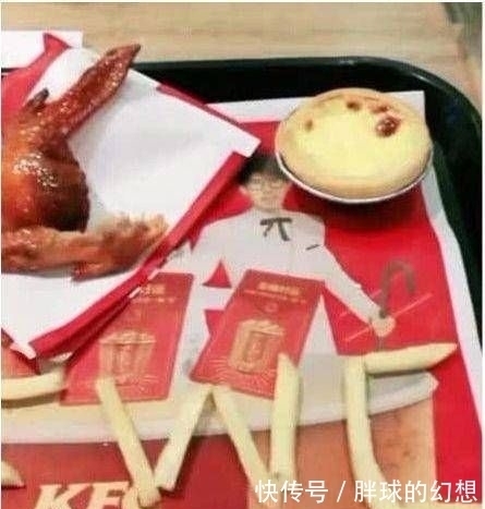 盘子|小伙一人去肯德基吃饭,中途想上厕所,一个做法服务员没收走盘子