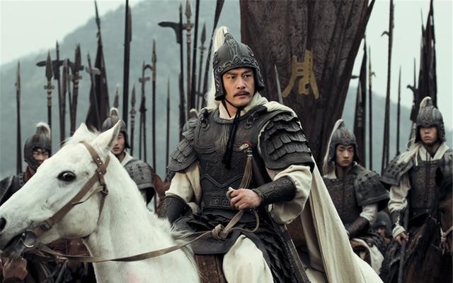 危险|古代攻城战很惨烈,首先爬上云梯的士兵十分危险,为何他们敢爬