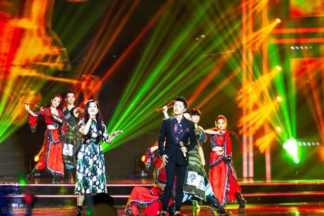  般的|凤凰传奇名存实亡？玲花老公一边蛮欺少女，一边拆散神话般的组合