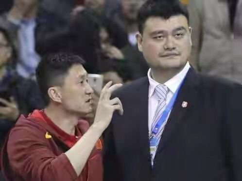 消息|CBA一天三消息！姚明出台新方案，周鹏获专家帮助，老叔暗示下家