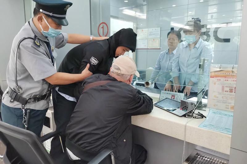 演练|「工行温度」工行安庆怀宁支行营业部开展防抢劫应急预案演练