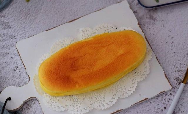  酸奶|喝剩的酸奶别扔掉，把他做成蛋糕，口感细腻又美味，做一个不够吃