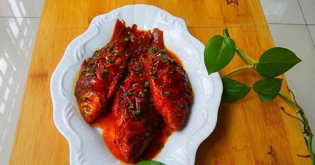  优质的鲫鱼|营养比甲鱼高，只能是它，红烧煲汤都好吃，5块一斤却无人问津