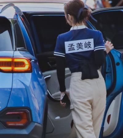  超越|女团解散孟美岐参加奔跑吧，杨超越参加中餐厅，看到吴宣仪：羡慕了