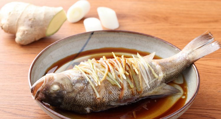  入味|清蒸鱼，用盐盐还是用生抽？都错了，教你做法，鲜嫩入味，没腥味
