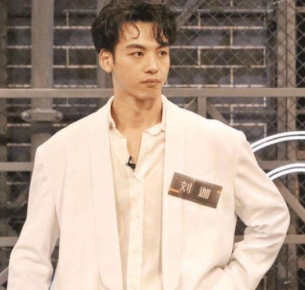  军艺|从军艺走出“四大校草”，其中三位都混到了一线，唯独他令人惋惜