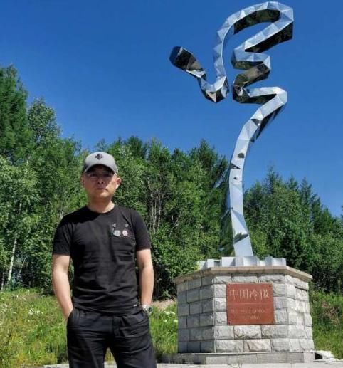  喂食|49岁主持人孟非惹争议！节目间隙被众美女包围喂食，已婚不避嫌？