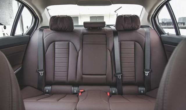  逃不出|逃不出“真香”定律！最便宜的宝马3系长轴版，开起来什么感觉？