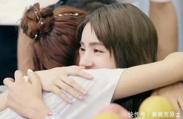 难堪|芒果台“超低仰拍运镜”上热搜,难堪的却是参加节目的女艺人们