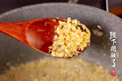  做饭|? 最不懂做饭的人也该学会的一道菜！！成菜超超超惊艳！4 块钱一盘的素菜，凭啥上桌秒光？！