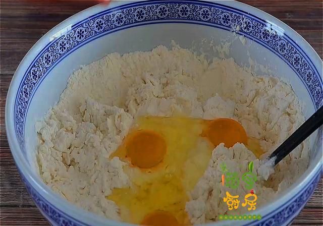  三回|家常烫面饼这样做，柔软劲道好消化，我家一周吃三回