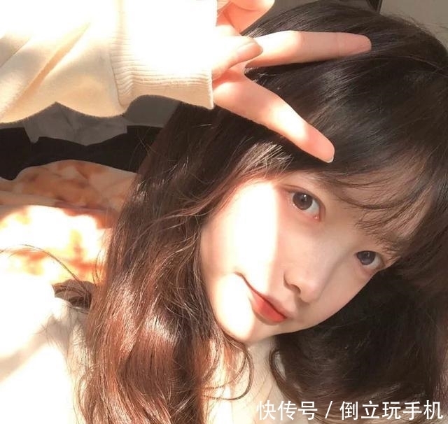  眉峰|“一字眉”不受宠了，今年流行的是“漫画眉”，明星潮人都在画