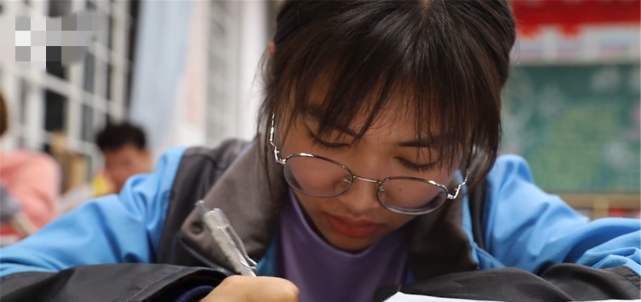 父母|女孩喊话父母“我就是养狗，也不会为你们花一分钱”，获网友力挺