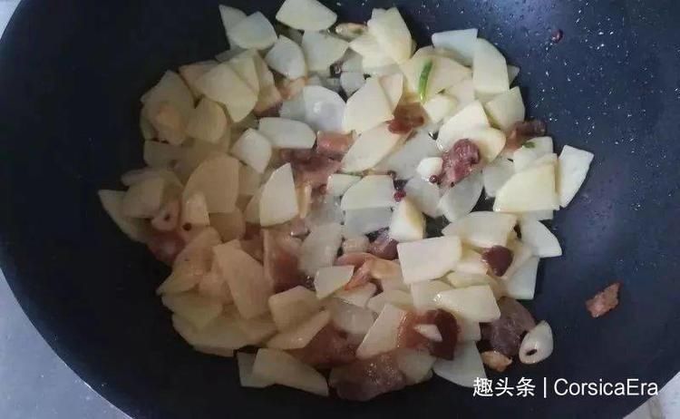下饭|五花肉炒土豆片,简单的一道菜,香辣开胃又下饭!