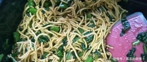 学会|好吃又好看的菜心炒面,几分钟就学会,大人小孩都爱吃