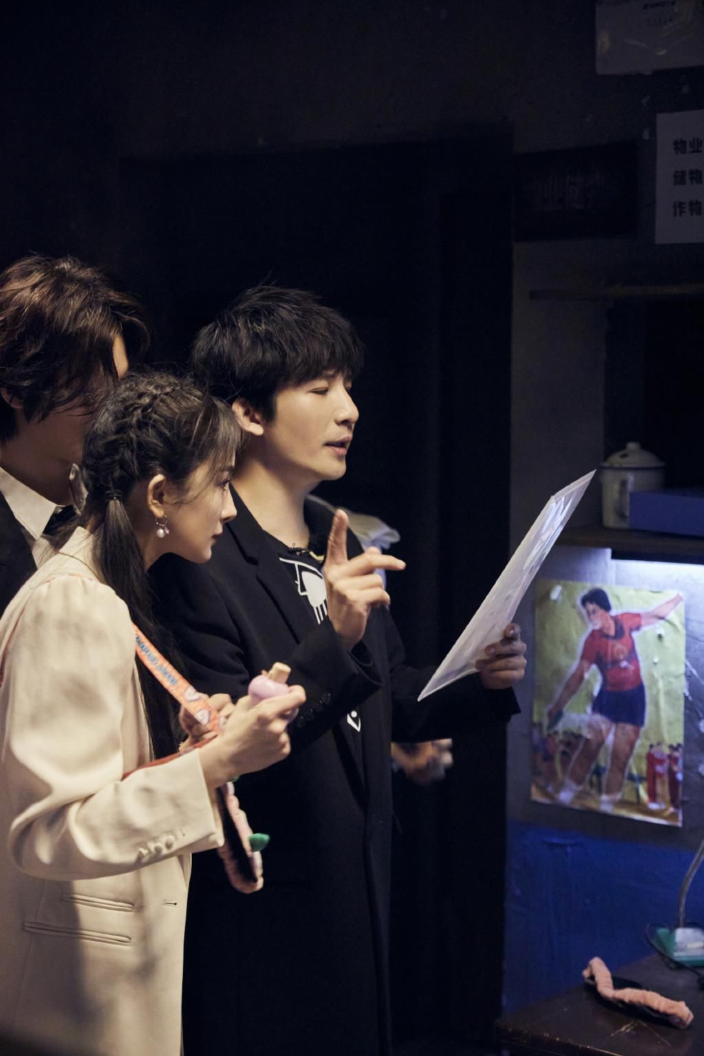  睫毛|密逃2变鬼屋狂吓嘉宾？杨幂录节目被吓飞睫毛